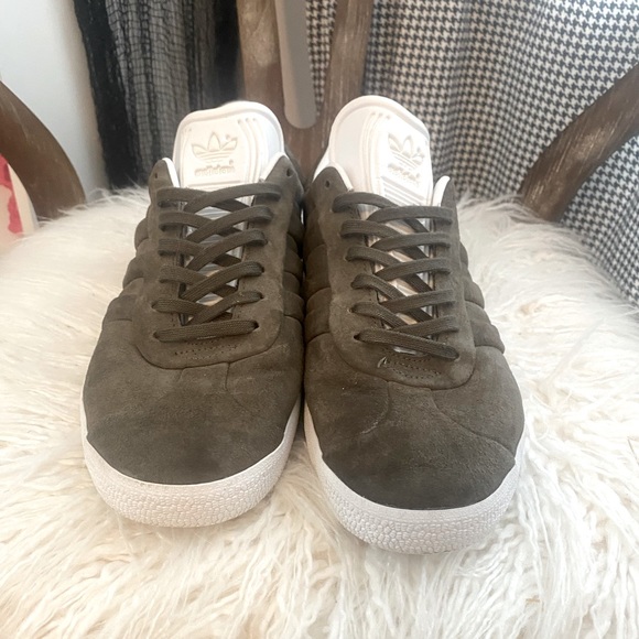 LIKE NEW ADIDAS GAZELLES! - Picture 2 of 3